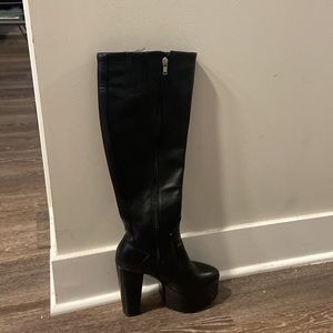 Black Knee high boots platform.